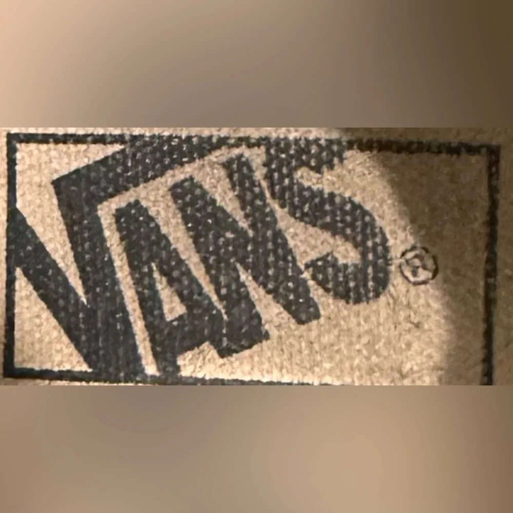 Vans kids off